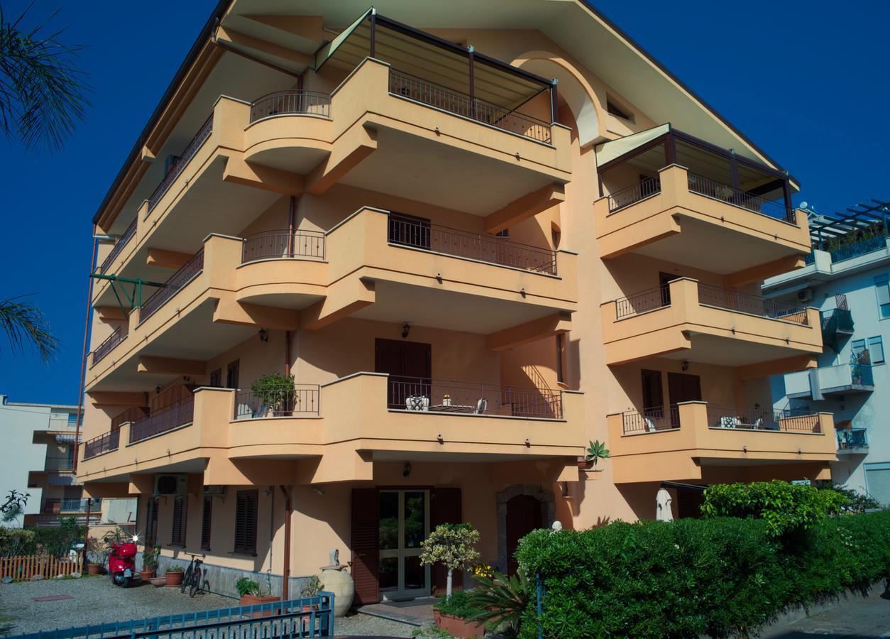 B&B Mareagrò Santa Teresa Di Riva Exterior foto